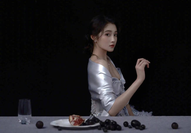 Quan Hiểu Đồng: nhan sắc và tài năng diễn xuất