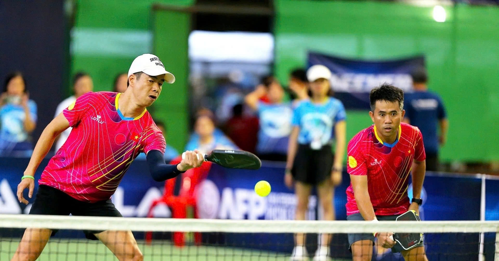 Pickleball – con “lai” giữa tennis, cầu lông và bóng bàn đang gây sốt toàn cầu