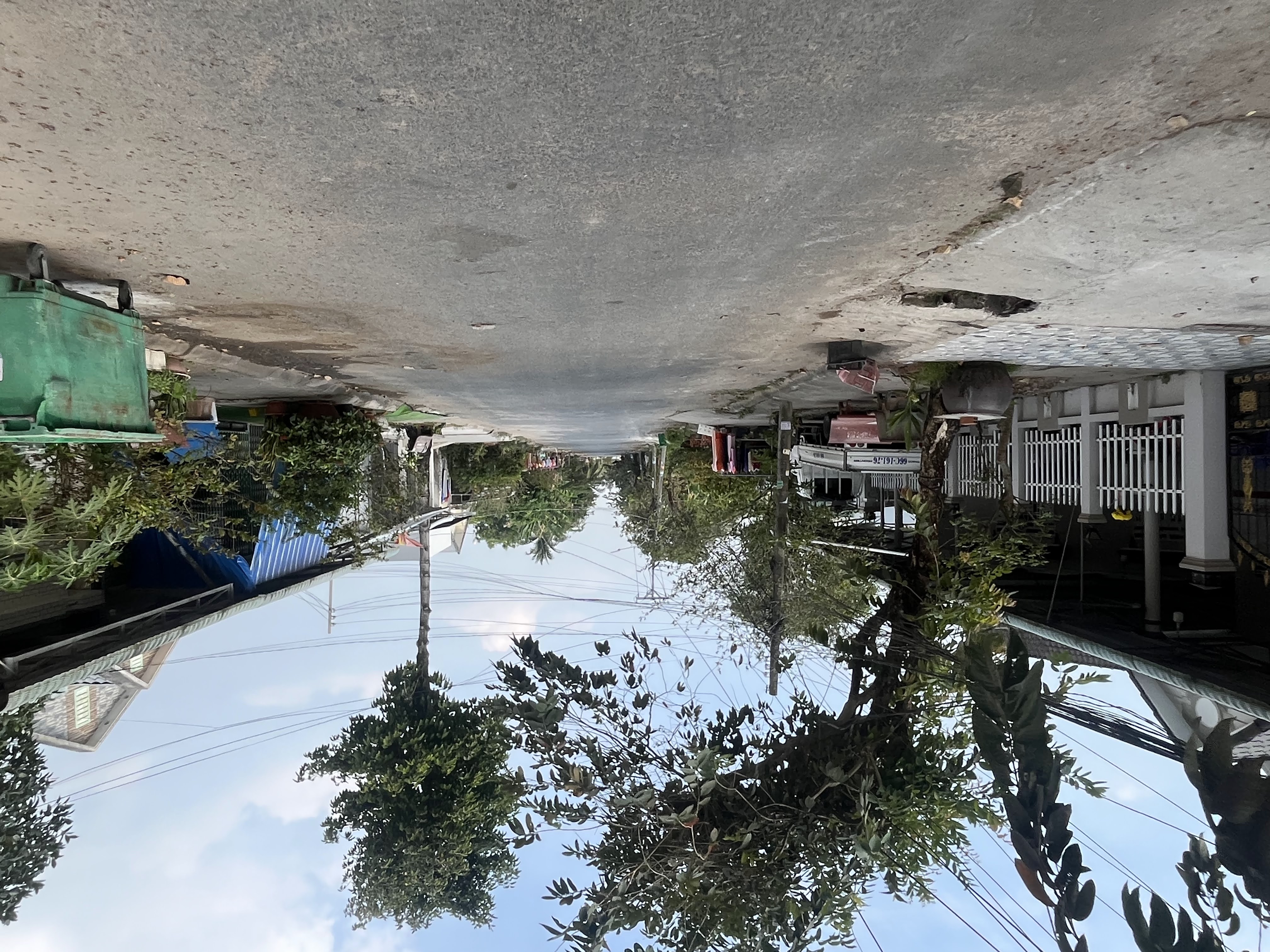 Ngõ ra vào hướng sông Rạch Rắn